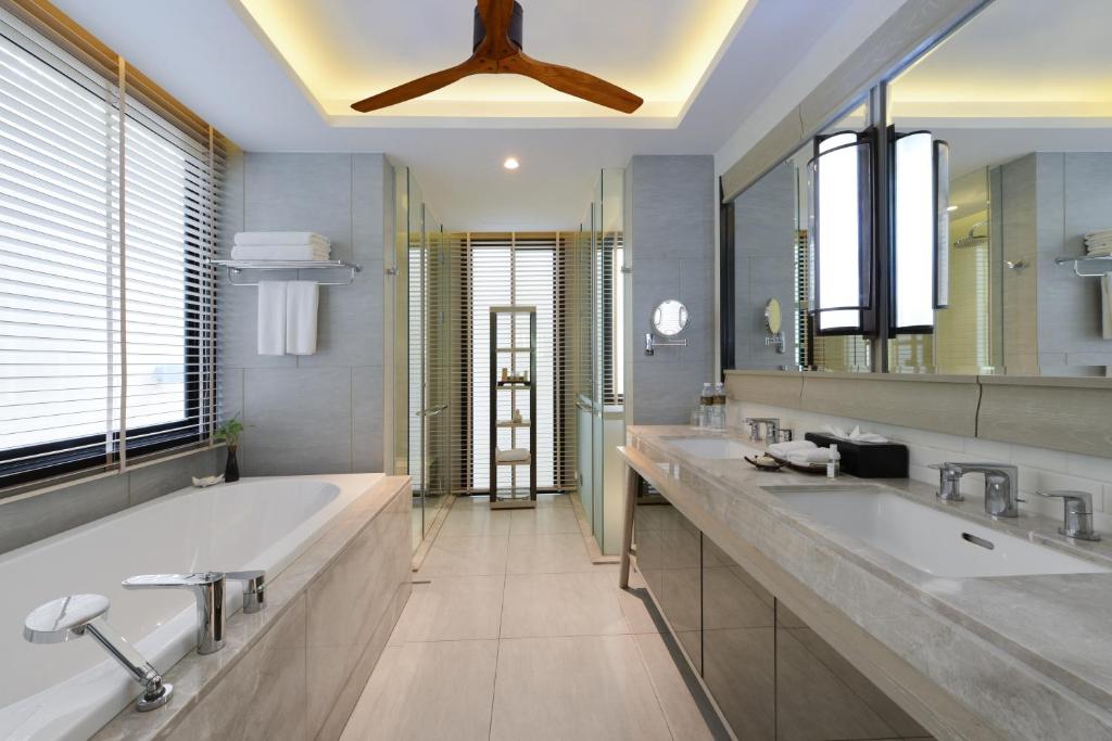 1Room 4